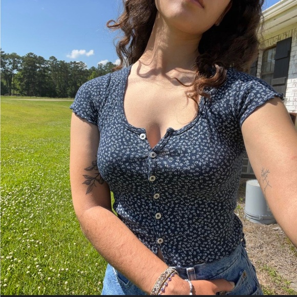 Brandy Melville Tops - Brandy Melville Zelly Top Buttons Floral Navy Made In Italy Cropped Cottage